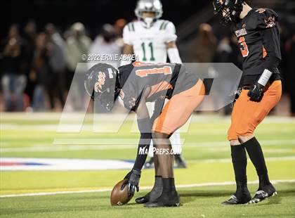 Thumbnail 2 in De La Salle vs. Pittsburg (CIF NCS Open Final) photogallery.