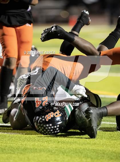 Thumbnail 3 in De La Salle vs. Pittsburg (CIF NCS Open Final) photogallery.
