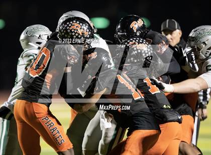 Thumbnail 2 in De La Salle vs. Pittsburg (CIF NCS Open Final) photogallery.