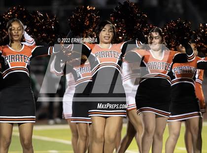 Thumbnail 3 in De La Salle vs. Pittsburg (CIF NCS Open Final) photogallery.