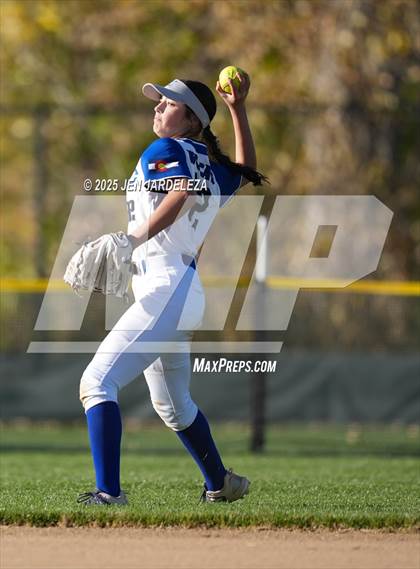 Thumbnail 3 in Pueblo Central vs. Palmer Ridge (CHSAA 4A Quarterfinal) photogallery.