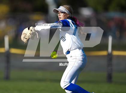Thumbnail 3 in Pueblo Central vs. Palmer Ridge (CHSAA 4A Quarterfinal) photogallery.