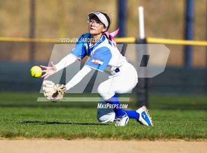 Thumbnail 2 in Pueblo Central vs. Palmer Ridge (CHSAA 4A Quarterfinal) photogallery.