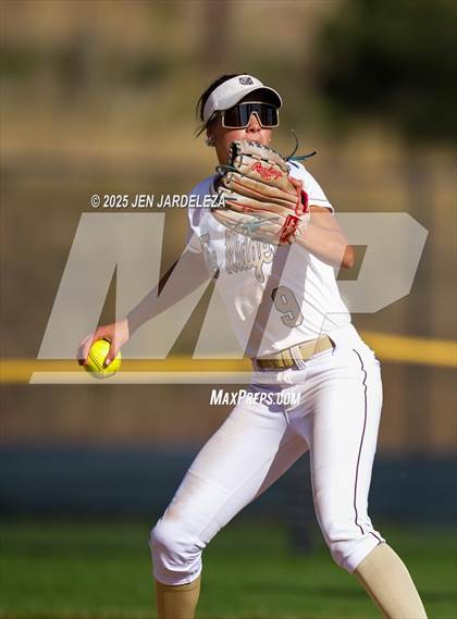 Thumbnail 2 in Pueblo Central vs. Palmer Ridge (CHSAA 4A Quarterfinal) photogallery.