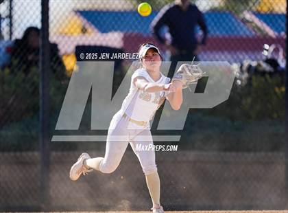 Thumbnail 2 in Pueblo Central vs. Palmer Ridge (CHSAA 4A Quarterfinal) photogallery.