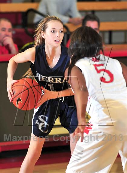 Thumbnail 3 in St. Mary's vs. Sierra Canyon (Nike Extravaganza) photogallery.