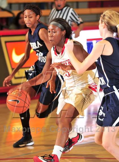 Thumbnail 2 in St. Mary's vs. Sierra Canyon (Nike Extravaganza) photogallery.