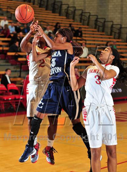 Thumbnail 1 in St. Mary's vs. Sierra Canyon (Nike Extravaganza) photogallery.