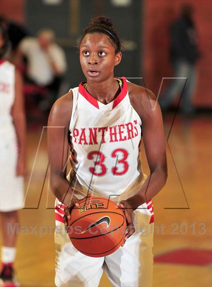Thumbnail 2 in St. Mary's vs. Sierra Canyon (Nike Extravaganza) photogallery.