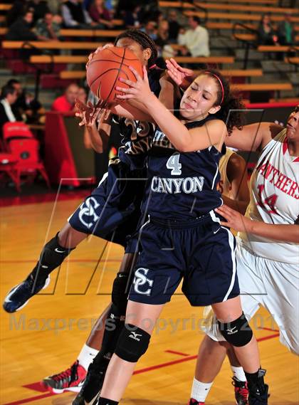 Thumbnail 3 in St. Mary's vs. Sierra Canyon (Nike Extravaganza) photogallery.