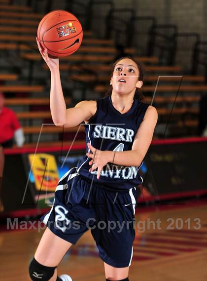 Thumbnail 2 in St. Mary's vs. Sierra Canyon (Nike Extravaganza) photogallery.
