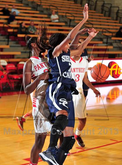 Thumbnail 3 in St. Mary's vs. Sierra Canyon (Nike Extravaganza) photogallery.