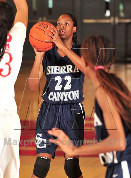 Thumbnail 2 in St. Mary's vs. Sierra Canyon (Nike Extravaganza) photogallery.