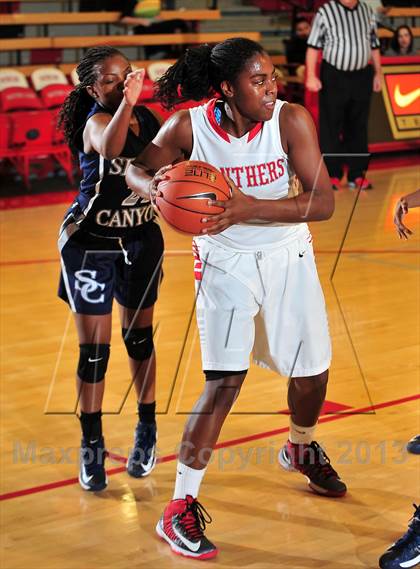 Thumbnail 3 in St. Mary's vs. Sierra Canyon (Nike Extravaganza) photogallery.