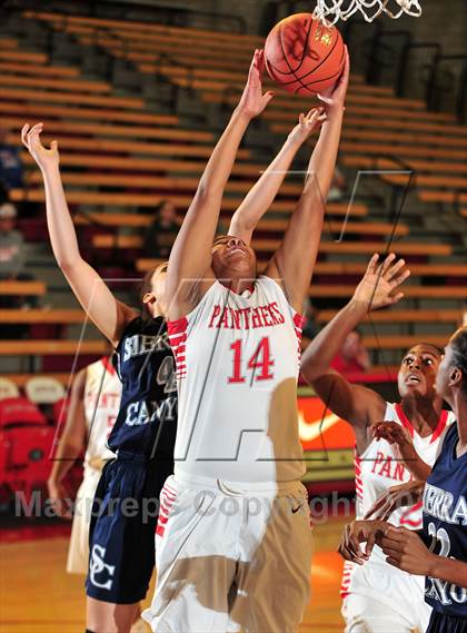 Thumbnail 2 in St. Mary's vs. Sierra Canyon (Nike Extravaganza) photogallery.