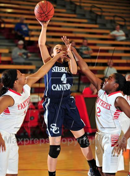 Thumbnail 1 in St. Mary's vs. Sierra Canyon (Nike Extravaganza) photogallery.