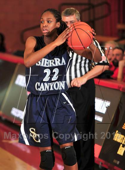 Thumbnail 2 in St. Mary's vs. Sierra Canyon (Nike Extravaganza) photogallery.