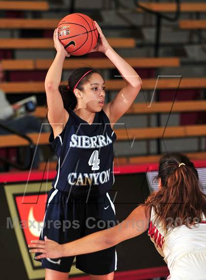 Thumbnail 2 in St. Mary's vs. Sierra Canyon (Nike Extravaganza) photogallery.