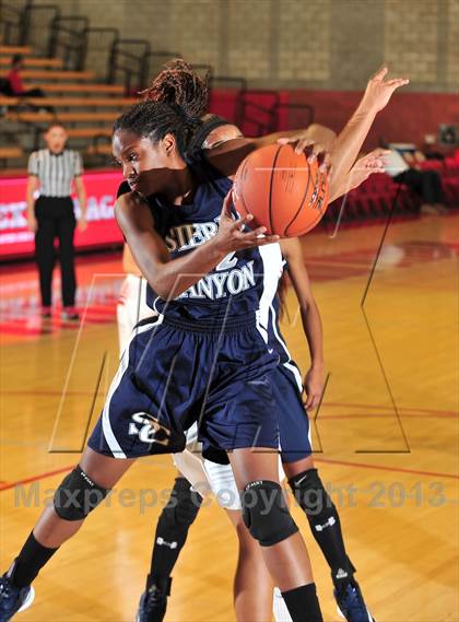 Thumbnail 2 in St. Mary's vs. Sierra Canyon (Nike Extravaganza) photogallery.