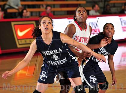Thumbnail 1 in St. Mary's vs. Sierra Canyon (Nike Extravaganza) photogallery.