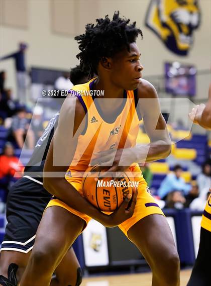 Thumbnail 3 in East Coweta vs. Pace Academy (Tournament of Champions Holiday Classic) photogallery.