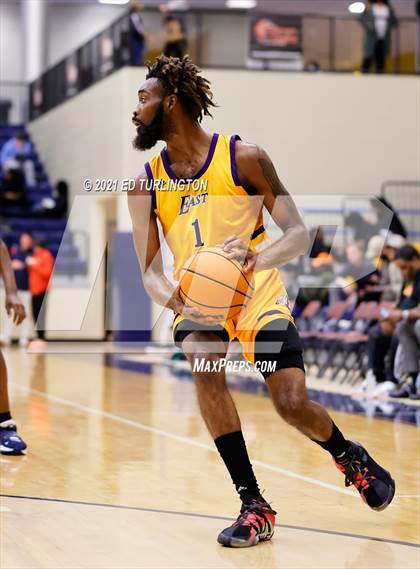 Thumbnail 1 in East Coweta vs. Pace Academy (Tournament of Champions Holiday Classic) photogallery.