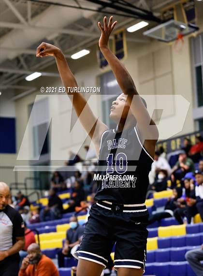 Thumbnail 2 in East Coweta vs. Pace Academy (Tournament of Champions Holiday Classic) photogallery.