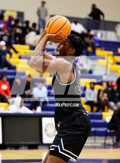 Thumbnail 1 in East Coweta vs. Pace Academy (Tournament of Champions Holiday Classic) photogallery.