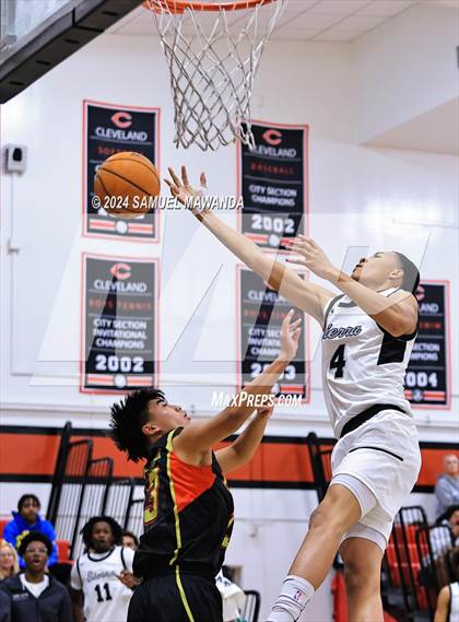 Thumbnail 2 in Sierra Canyon vs Cerritos photogallery.