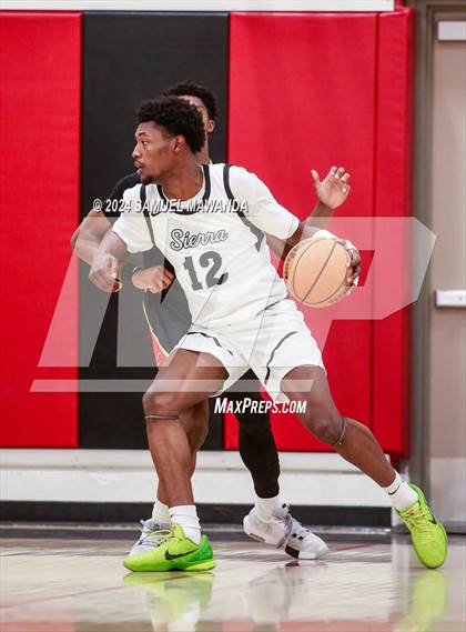 Thumbnail 2 in Sierra Canyon vs Cerritos photogallery.