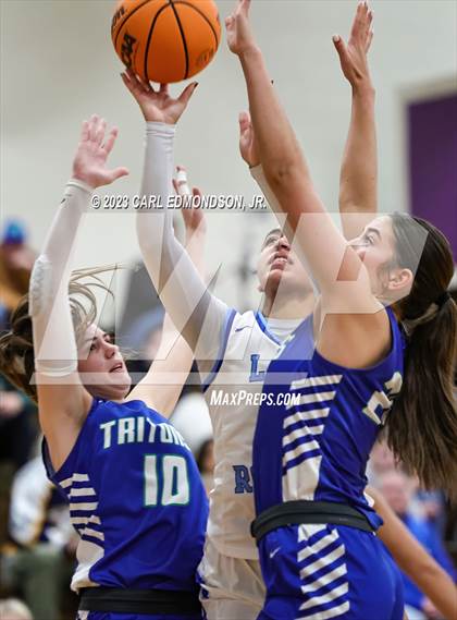 Thumbnail 2 in Notre Dame Academy vs Rockvale photogallery.