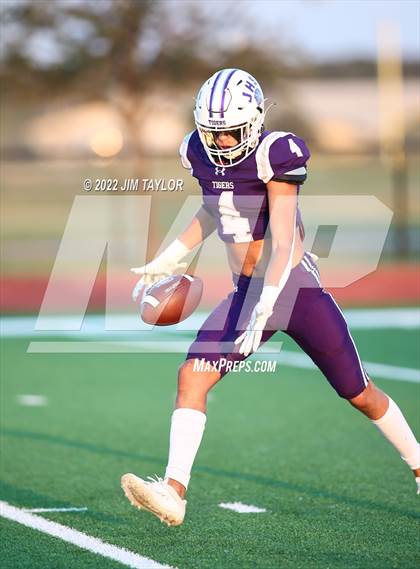 Thumbnail 3 in Henrietta @ Jacksboro photogallery.