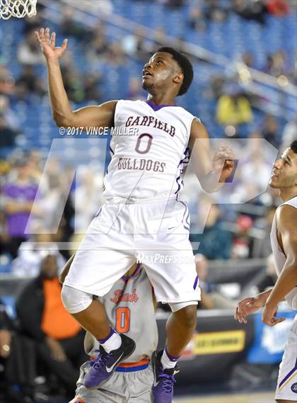 Thumbnail 1 in Garfield vs. Rainier Beach (WIAA 3A Quarterfinal)  photogallery.