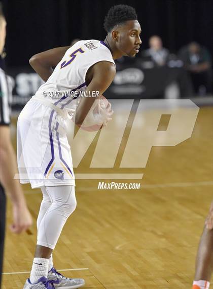 Thumbnail 2 in Garfield vs. Rainier Beach (WIAA 3A Quarterfinal)  photogallery.