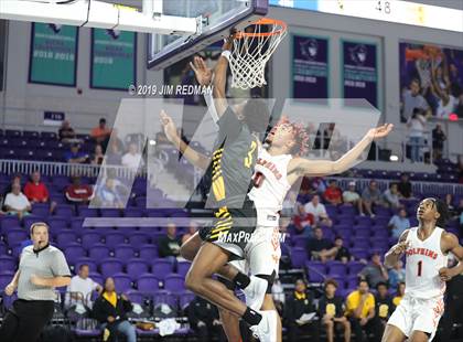 Thumbnail 1 in Whitney Young vs Scotlandville (City of Palms Classic) photogallery.
