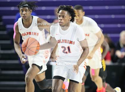 Thumbnail 3 in Whitney Young vs Scotlandville (City of Palms Classic) photogallery.