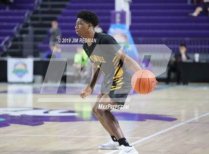 Thumbnail 1 in Whitney Young vs Scotlandville (City of Palms Classic) photogallery.