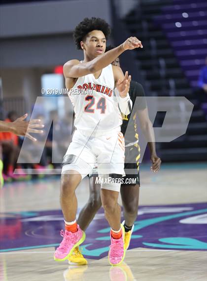 Thumbnail 1 in Whitney Young vs Scotlandville (City of Palms Classic) photogallery.