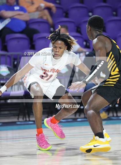 Thumbnail 3 in Whitney Young vs Scotlandville (City of Palms Classic) photogallery.