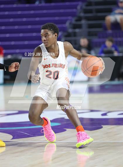 Thumbnail 1 in Whitney Young vs Scotlandville (City of Palms Classic) photogallery.