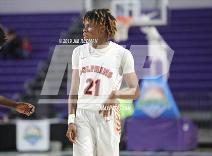 Thumbnail 2 in Whitney Young vs Scotlandville (City of Palms Classic) photogallery.