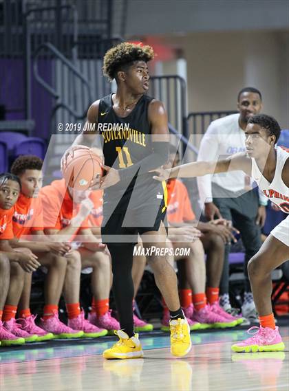 Thumbnail 1 in Whitney Young vs Scotlandville (City of Palms Classic) photogallery.