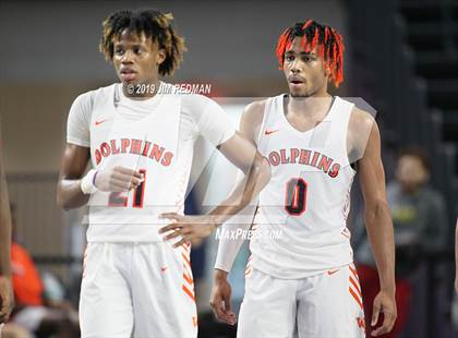 Thumbnail 2 in Whitney Young vs Scotlandville (City of Palms Classic) photogallery.