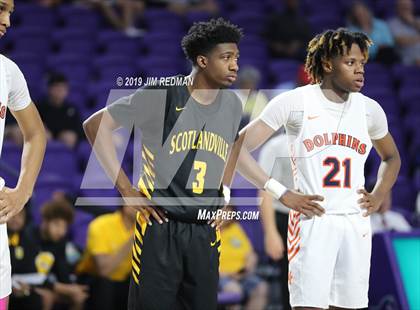 Thumbnail 1 in Whitney Young vs Scotlandville (City of Palms Classic) photogallery.