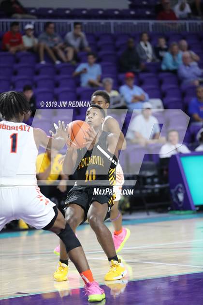Thumbnail 3 in Whitney Young vs Scotlandville (City of Palms Classic) photogallery.