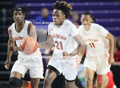 Thumbnail 1 in Whitney Young vs Scotlandville (City of Palms Classic) photogallery.