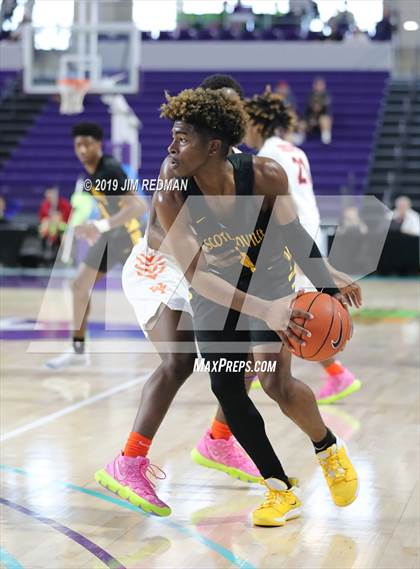 Thumbnail 2 in Whitney Young vs Scotlandville (City of Palms Classic) photogallery.