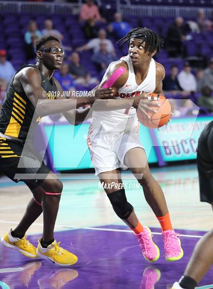 Thumbnail 1 in Whitney Young vs Scotlandville (City of Palms Classic) photogallery.