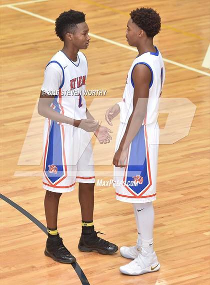 Thumbnail 2 in Athens Drive vs. Sanderson (Bojangles Cleveland Classic Finals) photogallery.