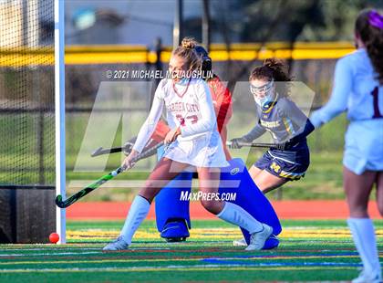 Thumbnail 2 in Massapequa vs Garden City (Section VIII Class A Final) photogallery.